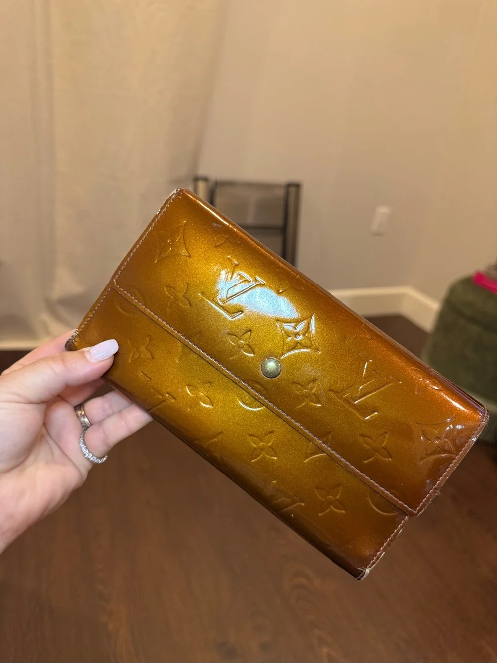 Louis Vuitton glossy louis
